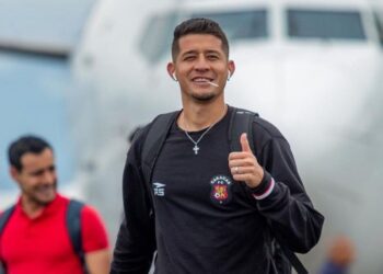 ¿En qué club Leonardo Flores vivió el mejor momento de su carrera?