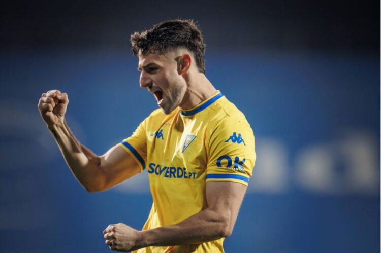 Consulta la evolución salarial de Alejandro Marqués al Estoril Praia