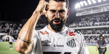 Consulta la evolución salarial de Tomás Rincón en el Santos