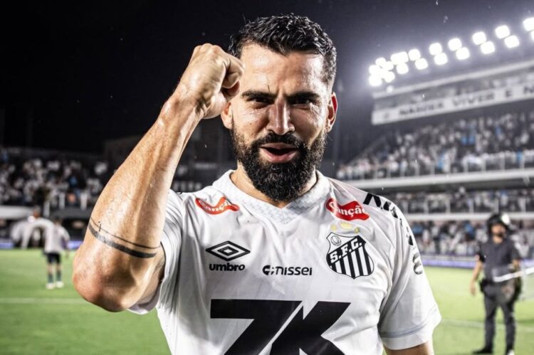 Consulta la evolución salarial de Tomás Rincón en el Santos