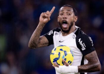 Consulta la evolución salarial de José Martínez en el Corinthians