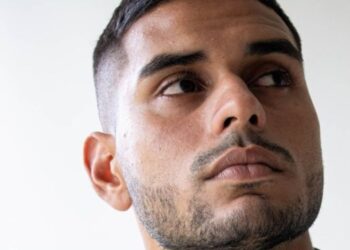 Consulta la evolución salarial de Carlos Vivas en La Equidad