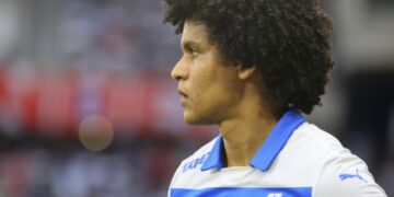 Consulta la evolución salarial de Eduard Bello en la Universidad Católica