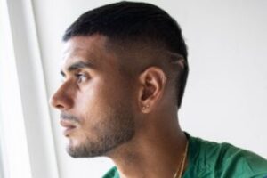 Consulta la evolución salarial de Carlos Vivas en La Equidad